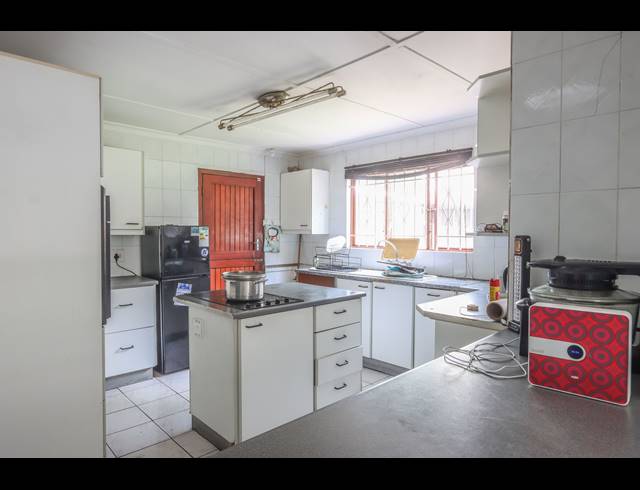 4 BEDROOM HOUSE FOR SALE IN WESTVILLE